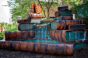 Fuente en forma de libro Cincinnati Public Library - Bibliotecas infantiles de ensueño